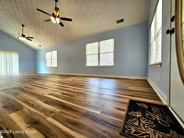 2217 Upper Hunters Trace, Louisville, KY 40216