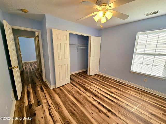 2217 Upper Hunters Trace, Louisville, KY 40216