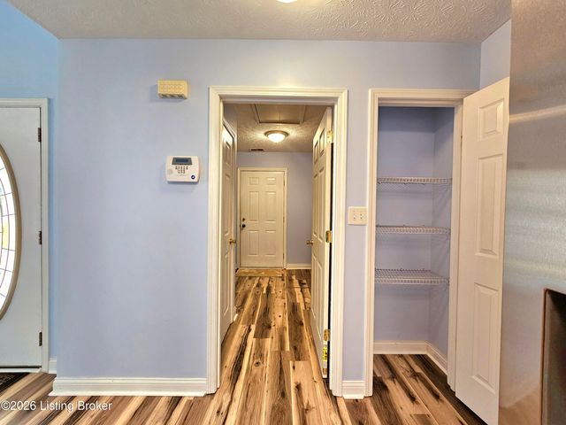 2217 Upper Hunters Trace, Louisville, KY 40216