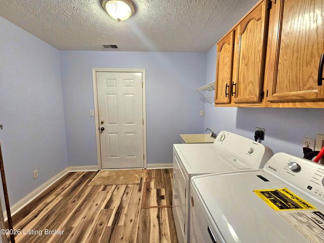 2217 Upper Hunters Trace, Louisville, KY 40216