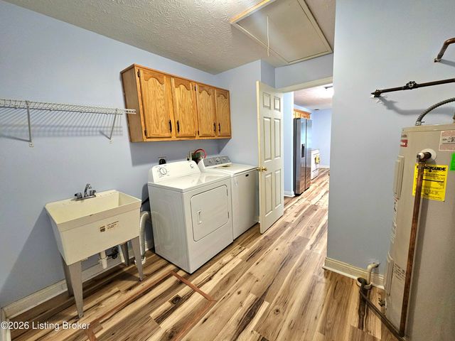 2217 Upper Hunters Trace, Louisville, KY 40216