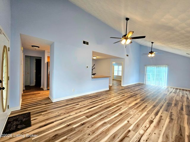 2217 Upper Hunters Trace, Louisville, KY 40216