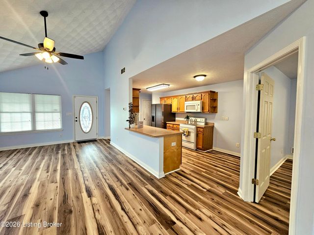 2217 Upper Hunters Trace, Louisville, KY 40216