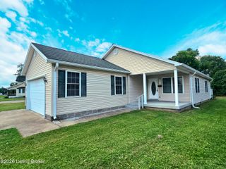 2217 Upper Hunters Trace, Louisville, KY 40216