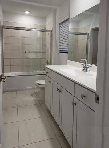 200 SE 5th Ct 200, Deerfield Beach, FL 33441