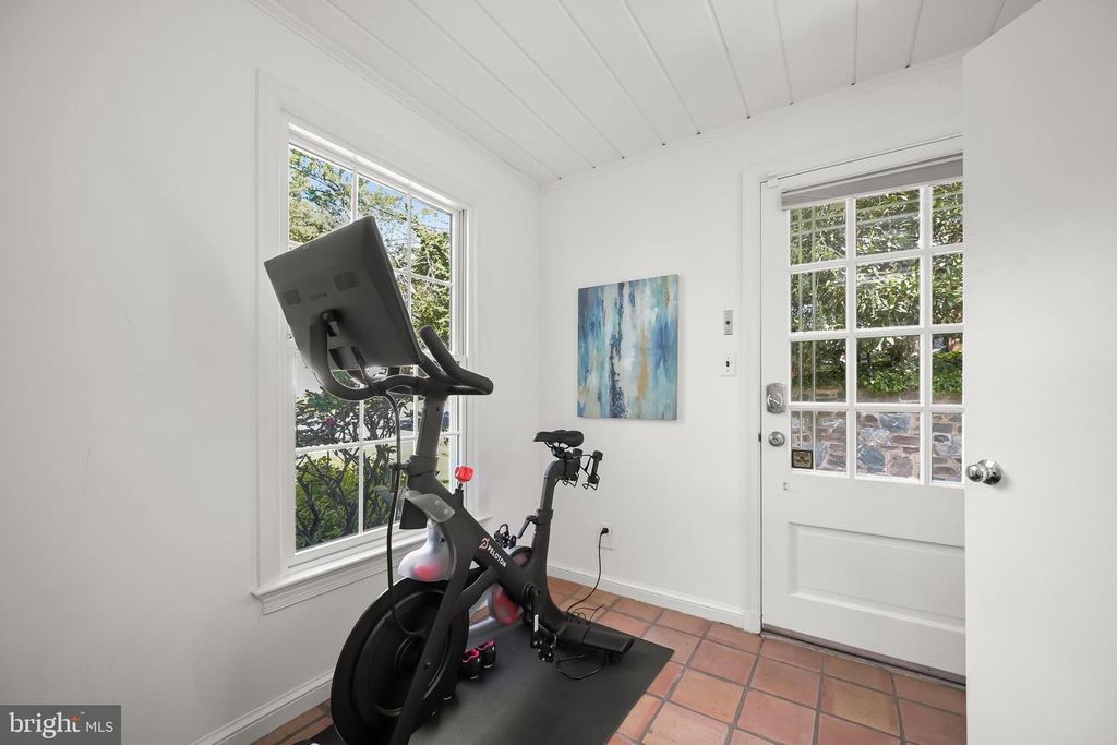 Image 11 of property listing at 4700 FORT SUMNER DR, Bethesda, MD 20816