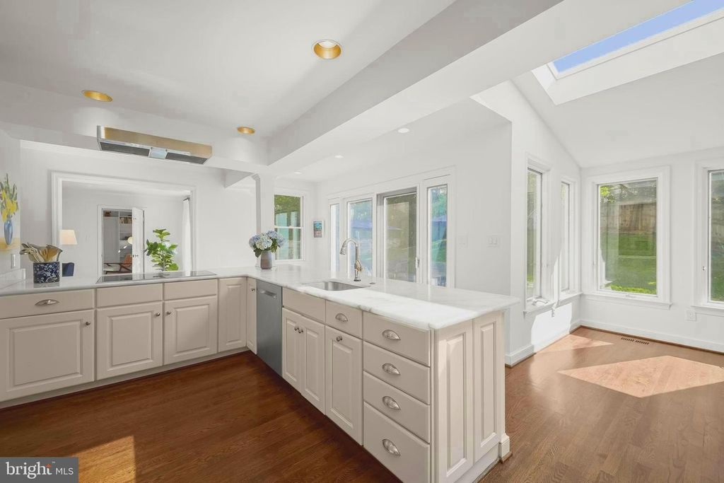 Image 15 of property listing at 4700 FORT SUMNER DR, Bethesda, MD 20816