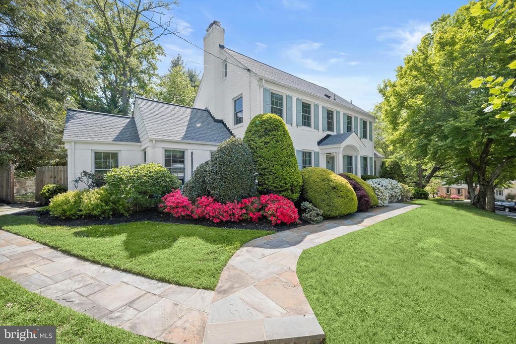 Image 2 of property listing at 4700 FORT SUMNER DR, Bethesda, MD 20816