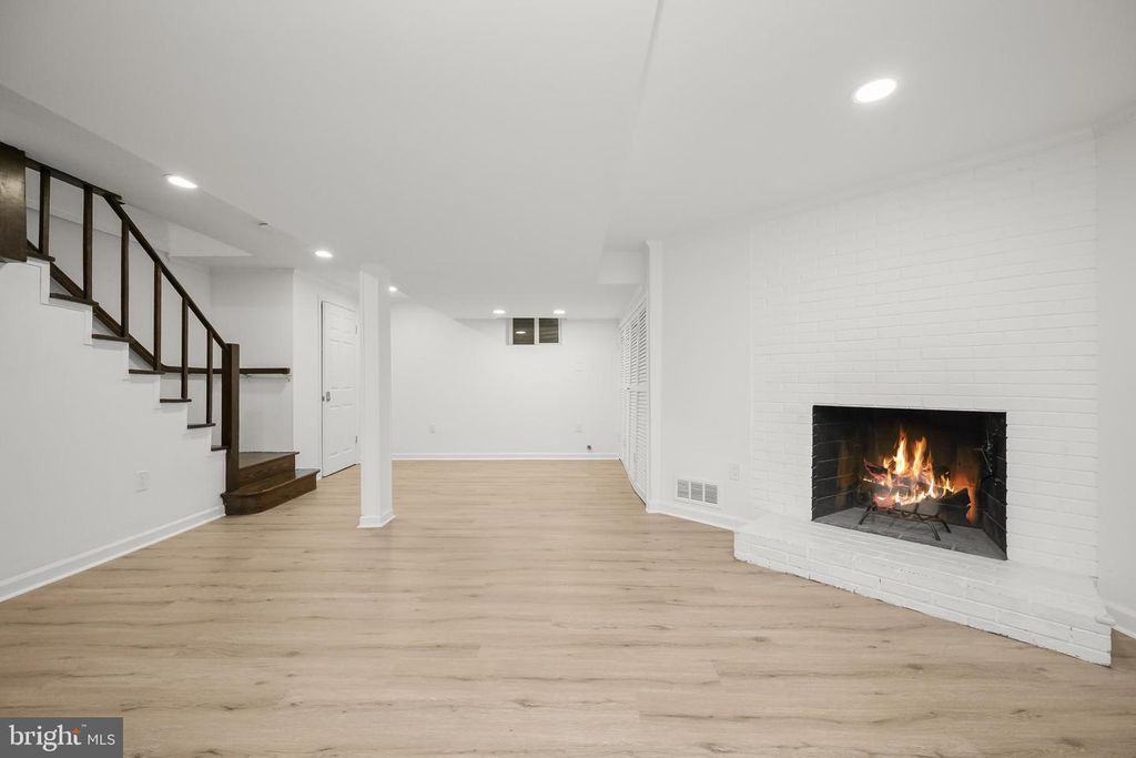 Image 33 of property listing at 4700 FORT SUMNER DR, Bethesda, MD 20816