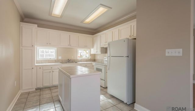 5684 Ducros Dr, Baton Rouge, LA 70820