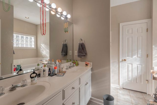 5684 Ducros Dr, Baton Rouge, LA 70820