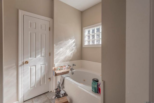 5684 Ducros Dr, Baton Rouge, LA 70820