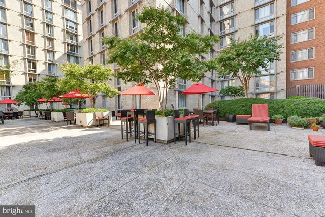 940 25th St NW Apt 316S, Washington, DC 20037
