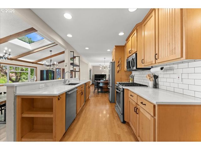 2030 Se 100TH Ave, Portland, OR 97216
