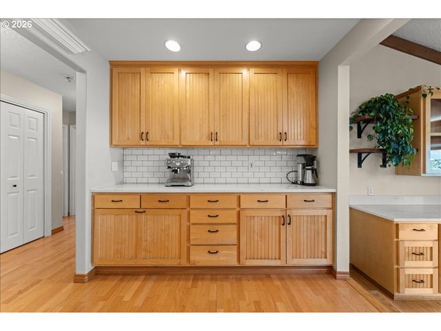 2030 Se 100TH Ave, Portland, OR 97216