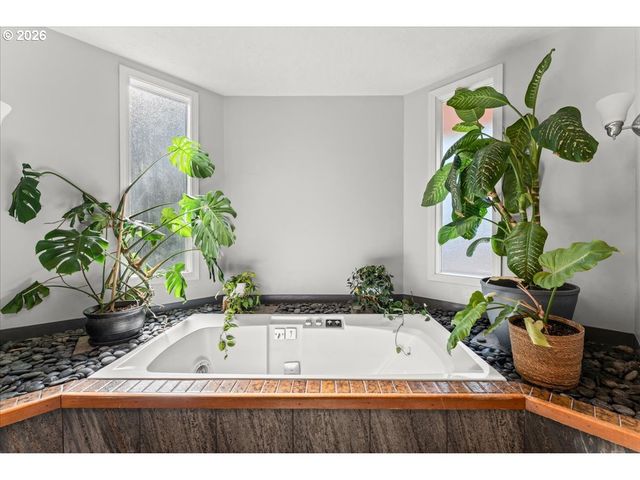 2030 Se 100TH Ave, Portland, OR 97216
