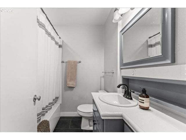 2030 Se 100TH Ave, Portland, OR 97216
