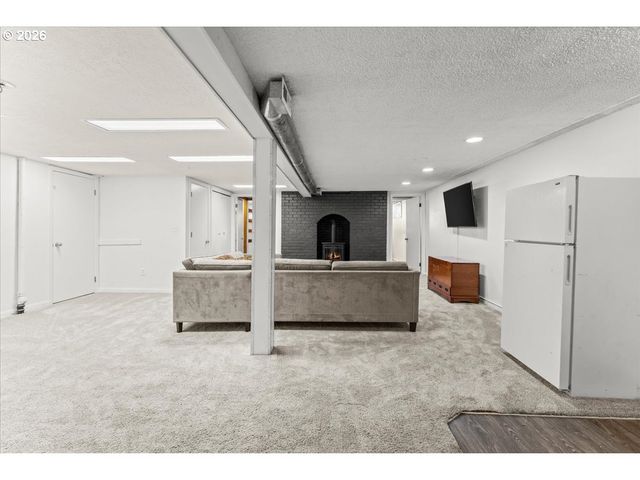 2030 Se 100TH Ave, Portland, OR 97216