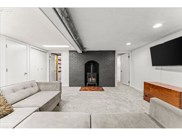 2030 Se 100TH Ave, Portland, OR 97216