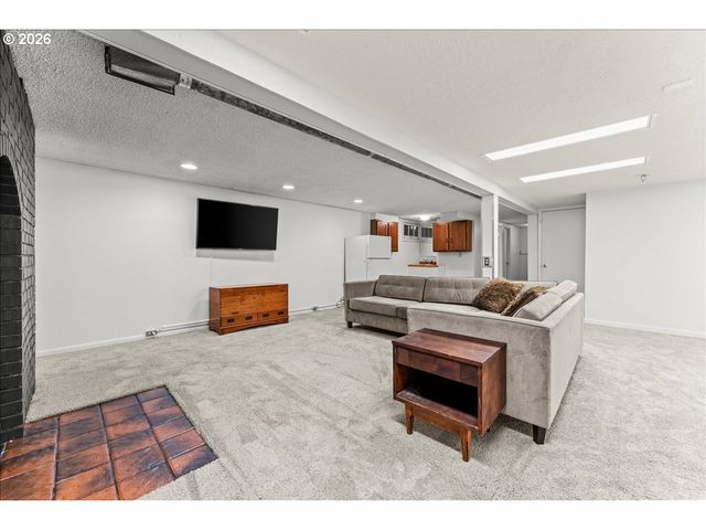 2030 Se 100TH Ave, Portland, OR 97216