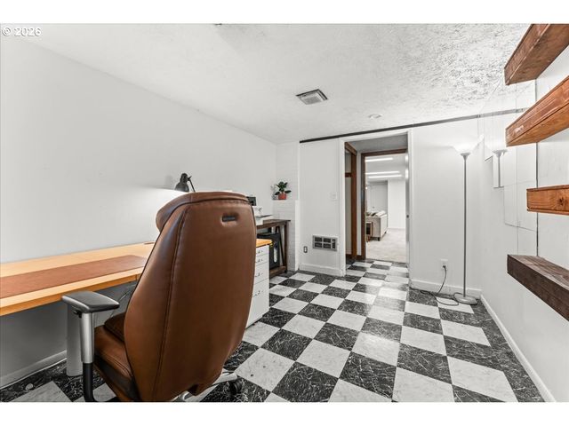 2030 Se 100TH Ave, Portland, OR 97216