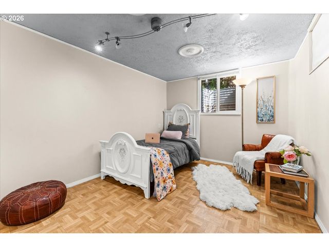 2030 Se 100TH Ave, Portland, OR 97216