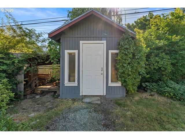 2030 Se 100TH Ave, Portland, OR 97216
