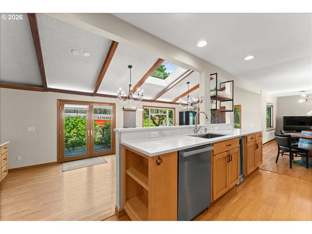 2030 Se 100TH Ave, Portland, OR 97216