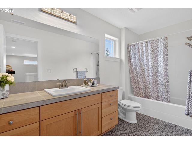 5903 Ne 133RD St, Vancouver, WA 98686