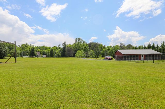 232 MINE BRANCH RD, Crimora, VA 24431