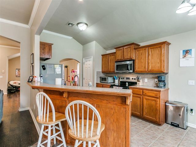 2333 Serenade Drive, Midwest City, OK 73130