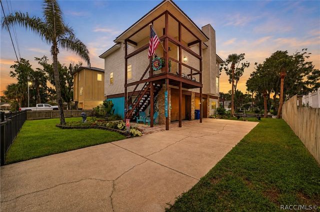1424 SE 5th Avenue, Crystal River, FL 34429