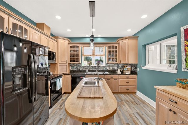 1424 SE 5th Avenue, Crystal River, FL 34429