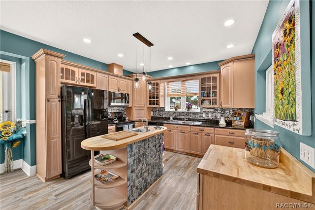 1424 SE 5th Avenue, Crystal River, FL 34429