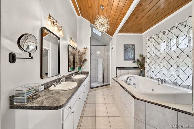 1424 SE 5th Avenue, Crystal River, FL 34429