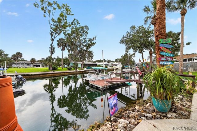 1424 SE 5th Avenue, Crystal River, FL 34429