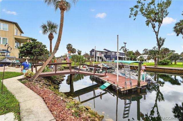 1424 SE 5th Avenue, Crystal River, FL 34429
