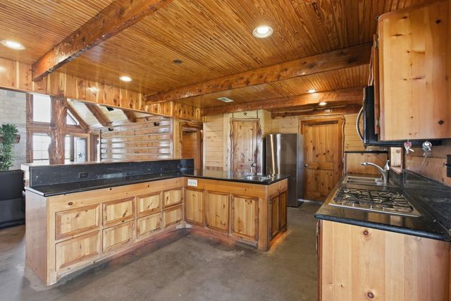 27185 Muckelroy Road, Hempstead, TX 77445