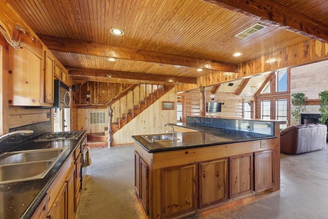 27185 Muckelroy Road, Hempstead, TX 77445