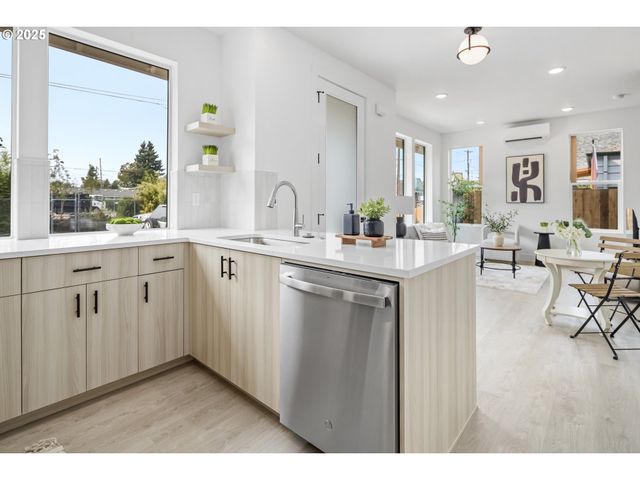 4740 Se 65TH Ave, Portland, OR 97206