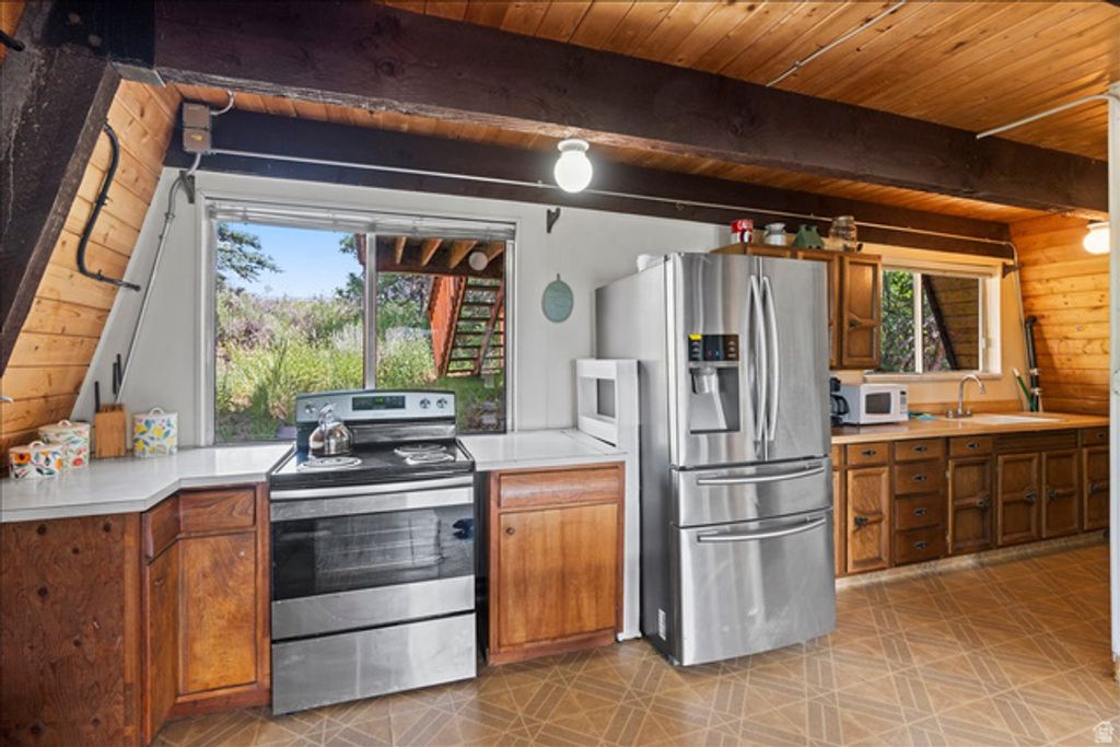 Image 12 of property listing at 9406 E DEER DR, Heber City, UT 84032