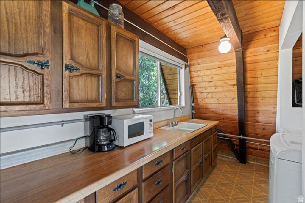 Image 13 of property listing at 9406 E DEER DR, Heber City, UT 84032