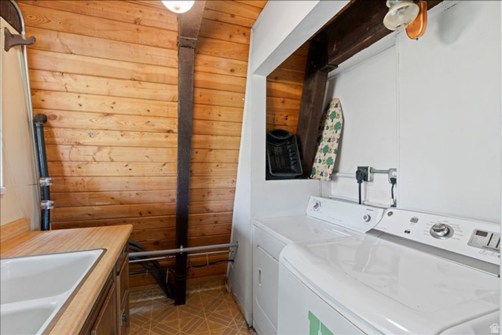 Image 14 of property listing at 9406 E DEER DR, Heber City, UT 84032