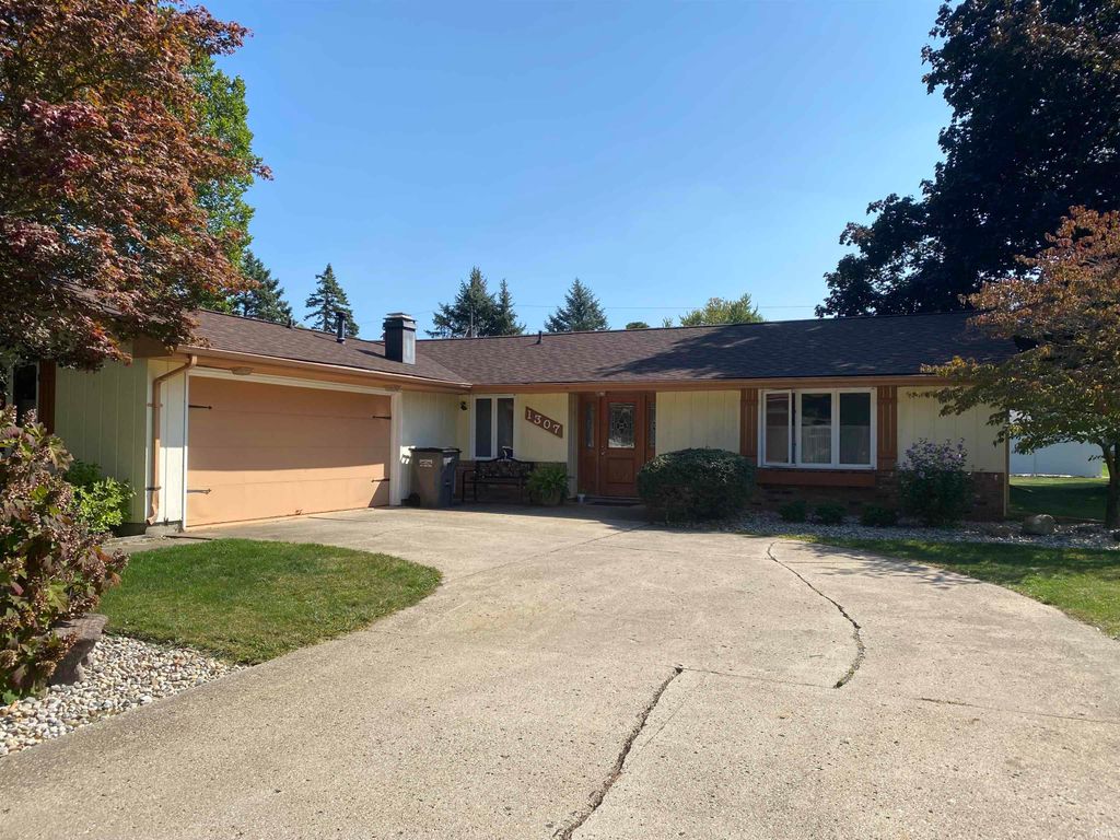 1307 Oriole Drive, Warsaw, IN 46580