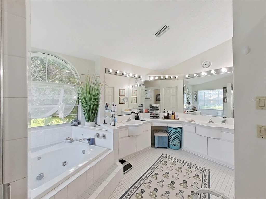 Image 30 of property listing at 5135 MUSSELSHELL DRIVE, New Port Richey, FL 34655