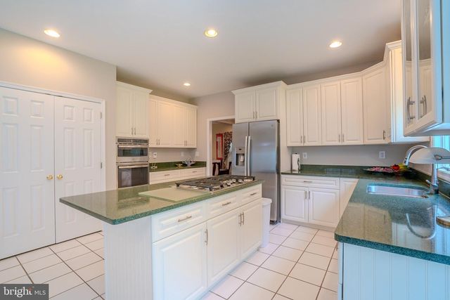 19 SHADOW DR, Princeton Junction, NJ 08550