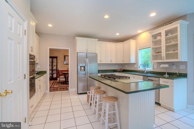 19 SHADOW DR, Princeton Junction, NJ 08550