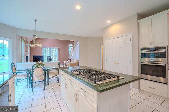 19 SHADOW DR, Princeton Junction, NJ 08550