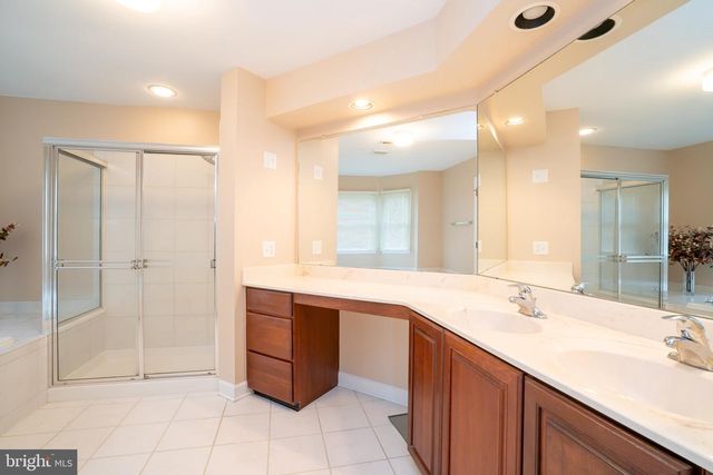 19 SHADOW DR, Princeton Junction, NJ 08550