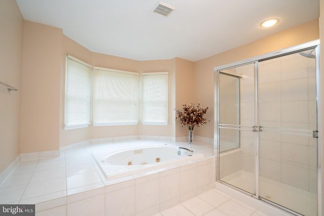 19 SHADOW DR, Princeton Junction, NJ 08550